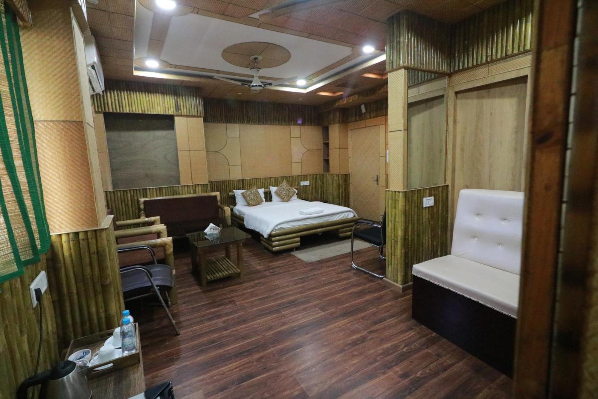 Hotel Himalaya 阿加尔塔拉 外观 照片